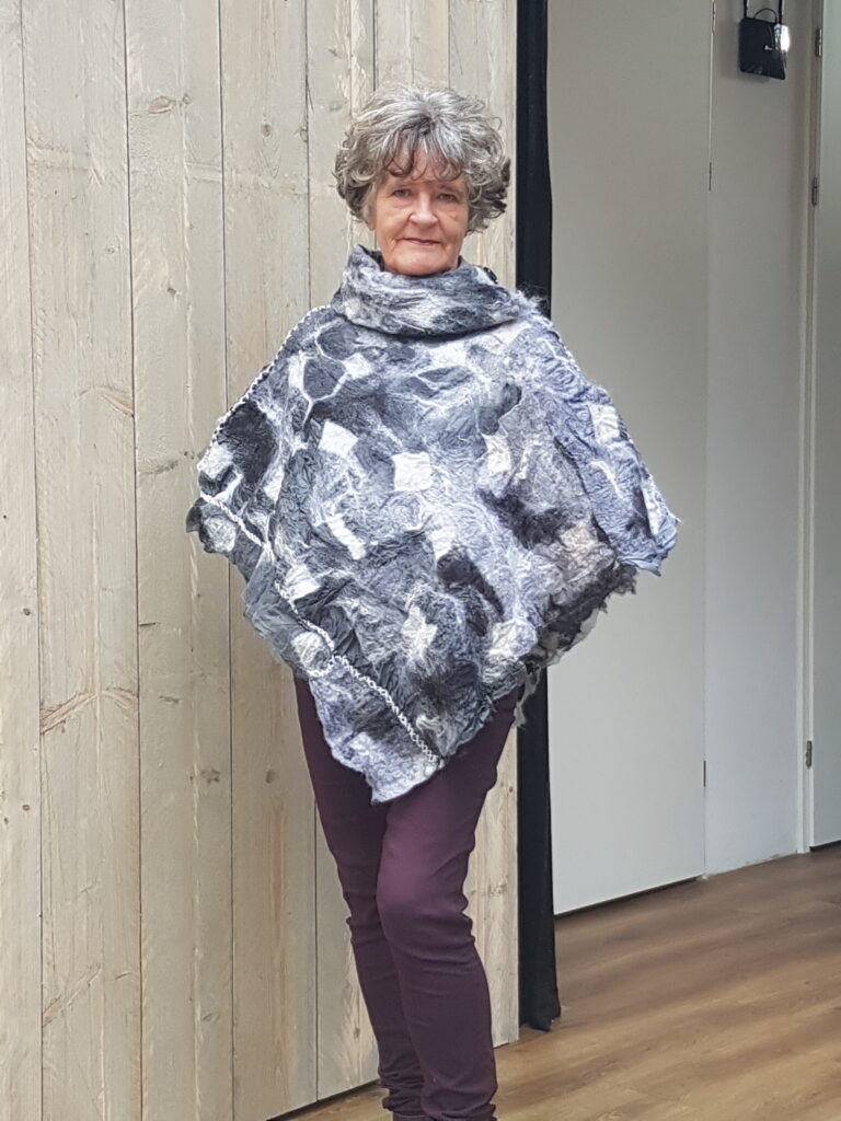 Poncho polders in de sneeuw