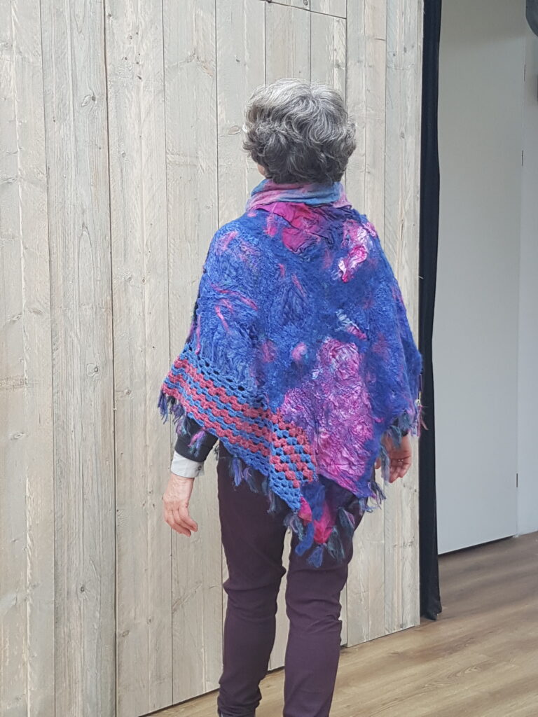 poncho blauw roze