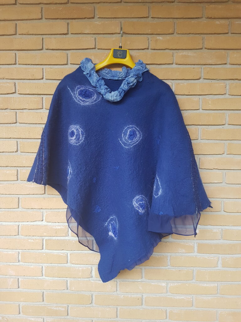 poncho koningsblauw