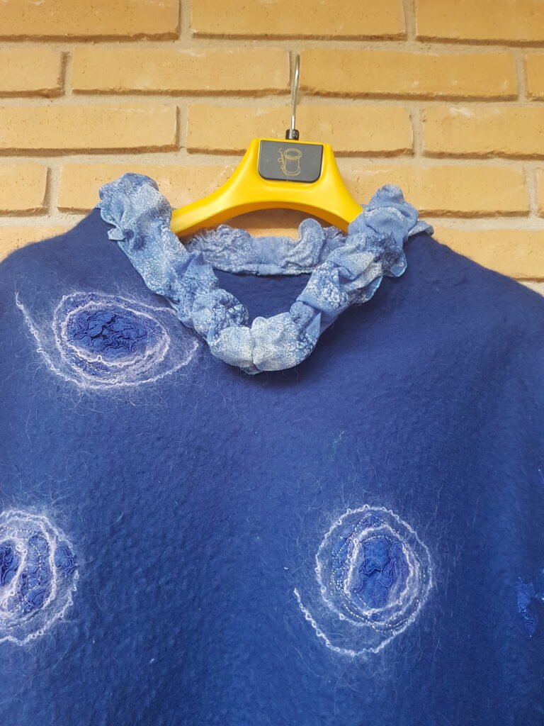 poncho koningsblauw